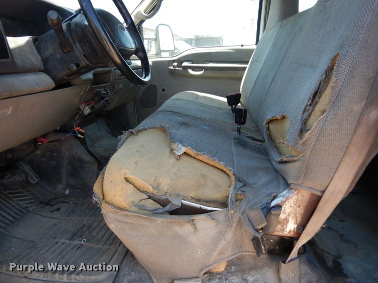 image for item DG6798 2000 Ford F550 Super Duty  utility bed truck