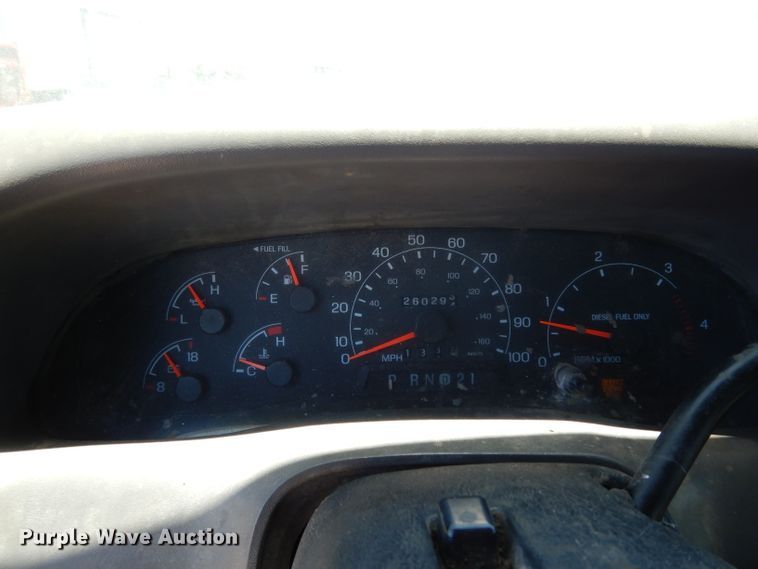 image for item DG6798 2000 Ford F550 Super Duty  utility bed truck