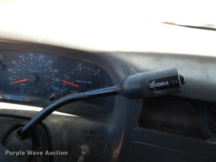 image for item DG6798 2000 Ford F550 Super Duty  utility bed truck