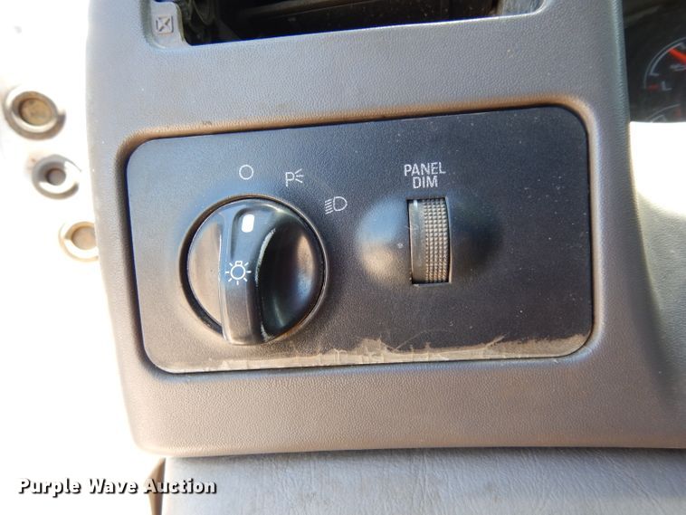 image for item DG6798 2000 Ford F550 Super Duty  utility bed truck