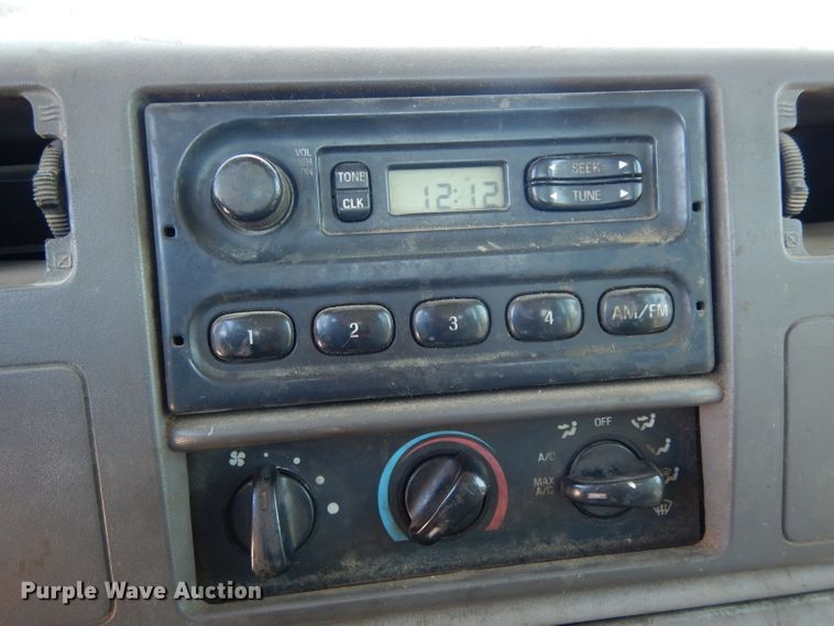 image for item DG6798 2000 Ford F550 Super Duty  utility bed truck