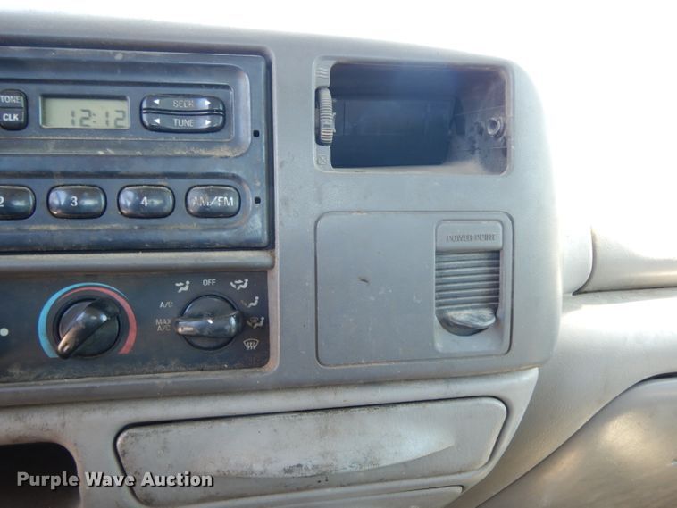 image for item DG6798 2000 Ford F550 Super Duty  utility bed truck