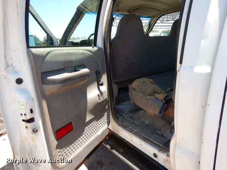 image for item DG6798 2000 Ford F550 Super Duty  utility bed truck