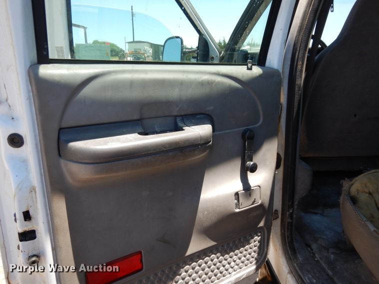 image for item DG6798 2000 Ford F550 Super Duty  utility bed truck