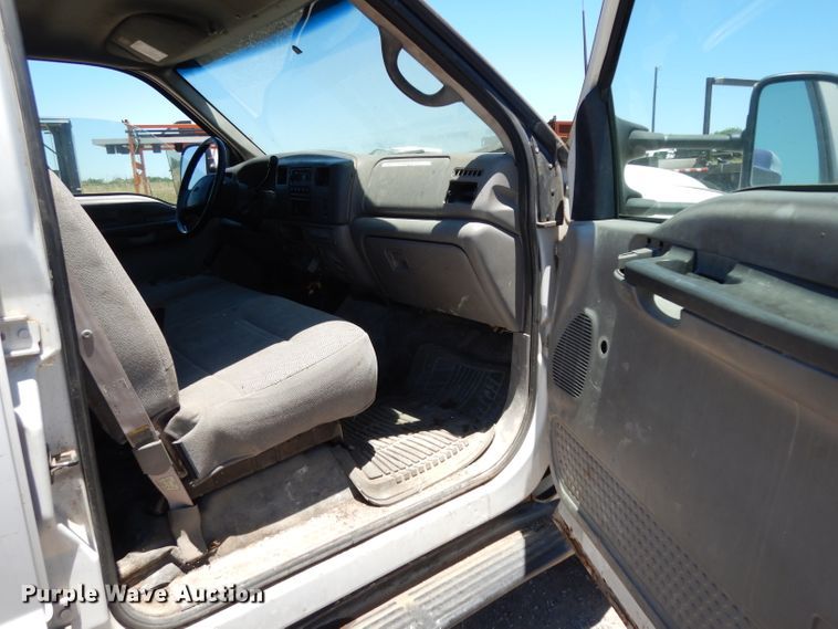 image for item DG6798 2000 Ford F550 Super Duty  utility bed truck