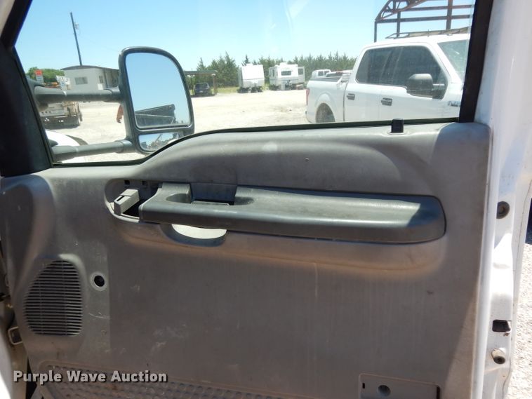 image for item DG6798 2000 Ford F550 Super Duty  utility bed truck