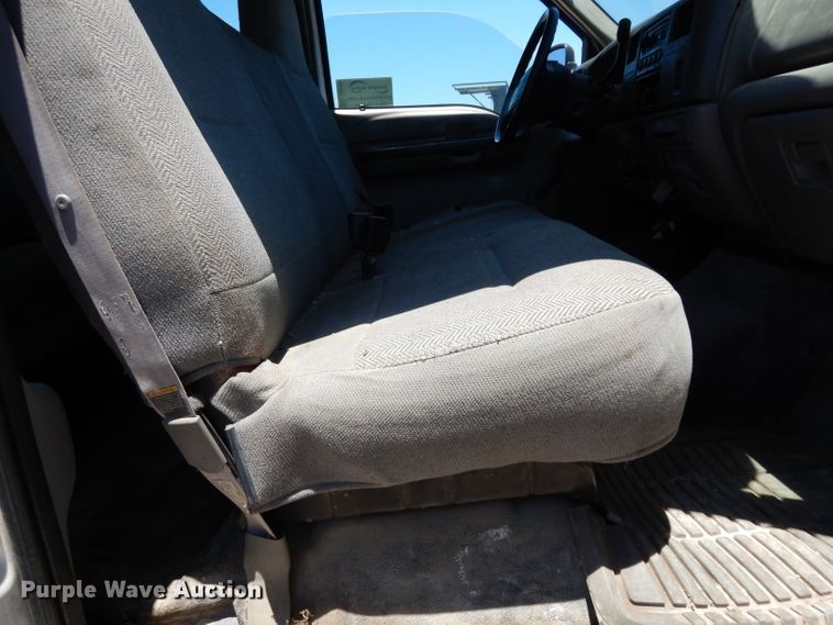 image for item DG6798 2000 Ford F550 Super Duty  utility bed truck