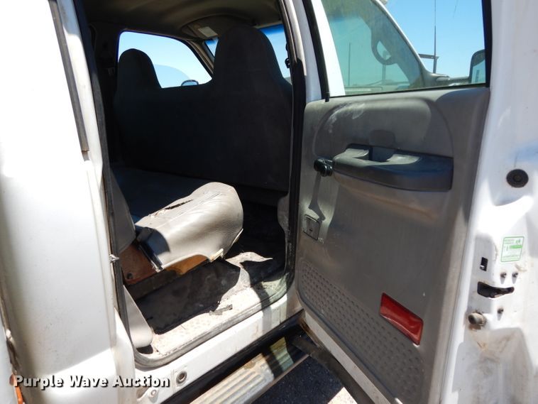 image for item DG6798 2000 Ford F550 Super Duty  utility bed truck