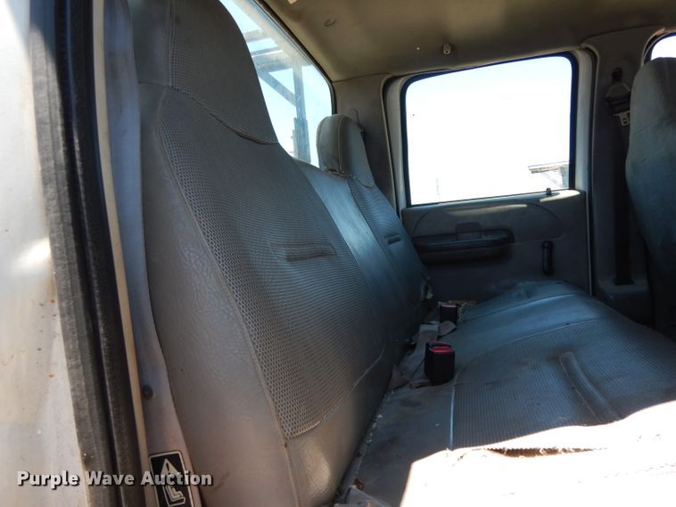 image for item DG6798 2000 Ford F550 Super Duty  utility bed truck