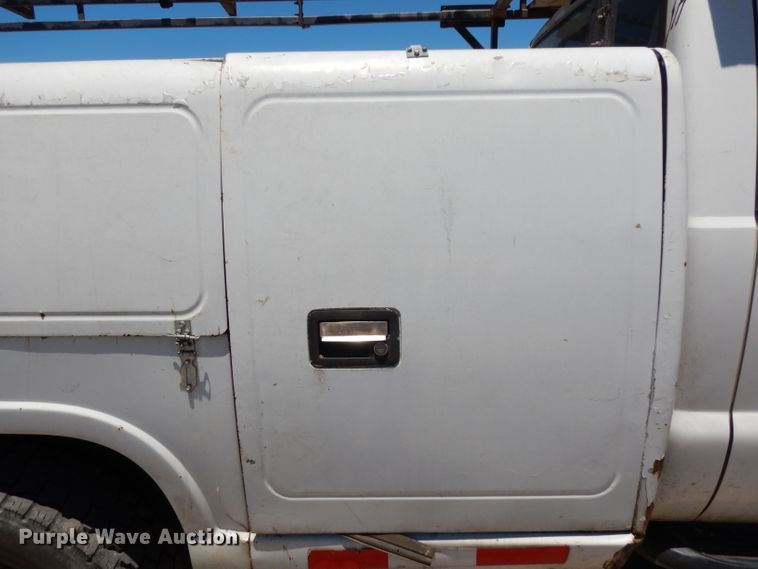 image for item DG6798 2000 Ford F550 Super Duty  utility bed truck