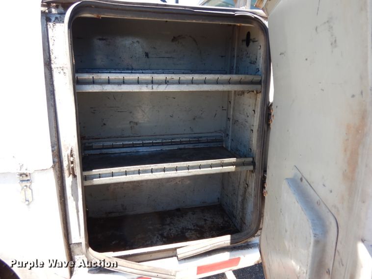 image for item DG6798 2000 Ford F550 Super Duty  utility bed truck