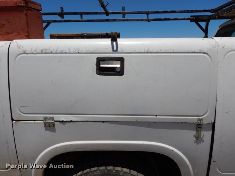 image for item DG6798 2000 Ford F550 Super Duty  utility bed truck