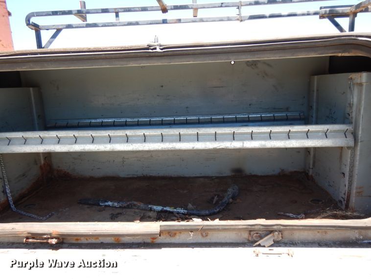 image for item DG6798 2000 Ford F550 Super Duty  utility bed truck