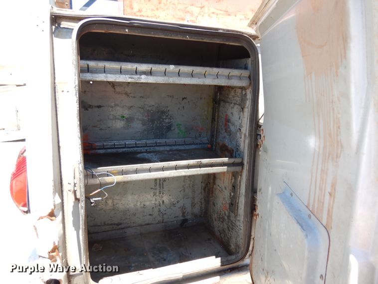 image for item DG6798 2000 Ford F550 Super Duty  utility bed truck