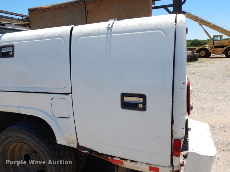 image for item DG6798 2000 Ford F550 Super Duty  utility bed truck