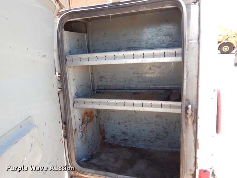 image for item DG6798 2000 Ford F550 Super Duty  utility bed truck