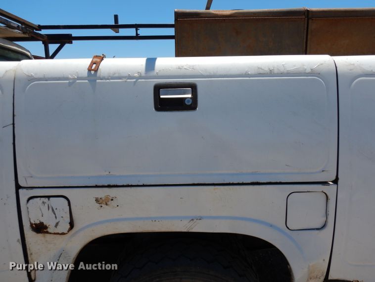 image for item DG6798 2000 Ford F550 Super Duty  utility bed truck