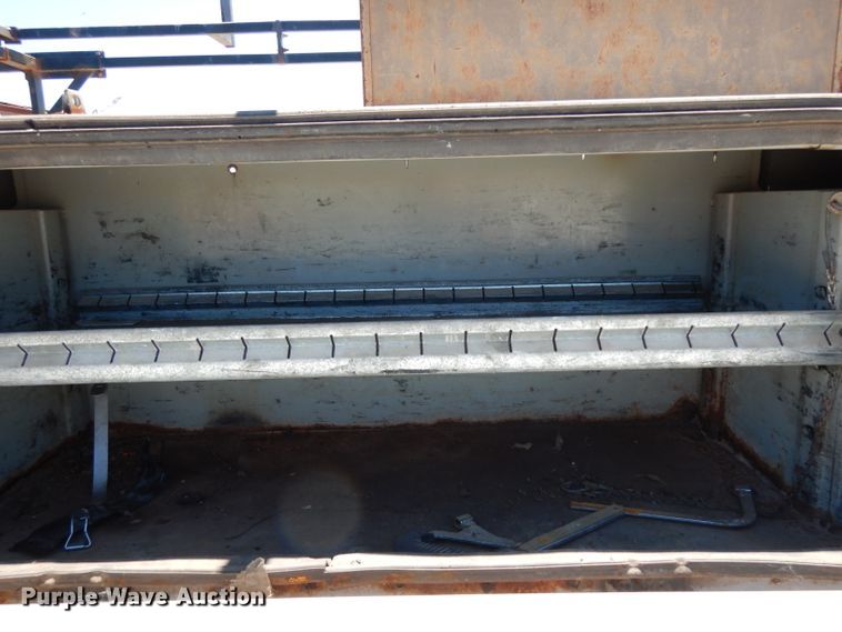 image for item DG6798 2000 Ford F550 Super Duty  utility bed truck