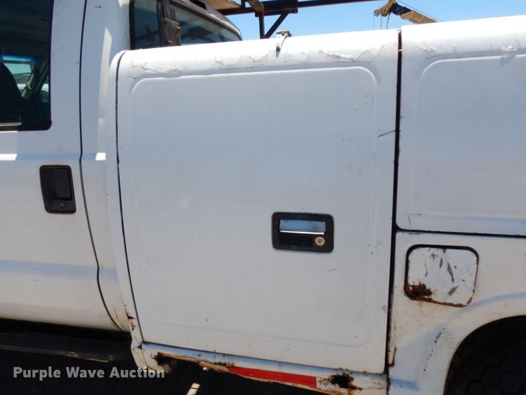 image for item DG6798 2000 Ford F550 Super Duty  utility bed truck