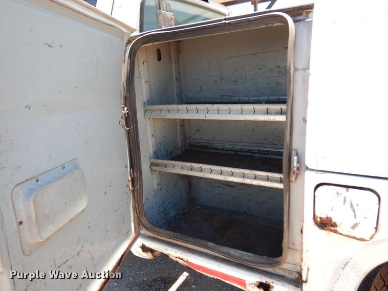image for item DG6798 2000 Ford F550 Super Duty  utility bed truck