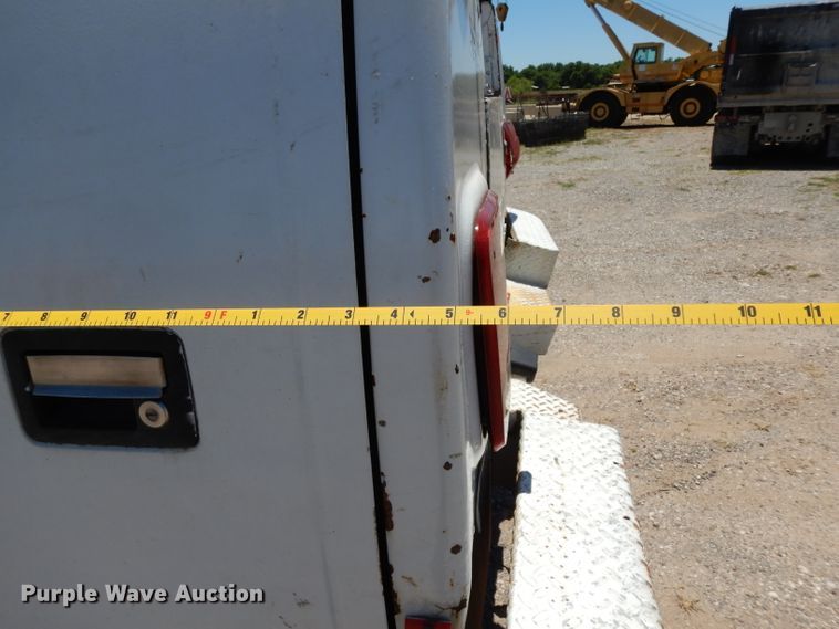 image for item DG6798 2000 Ford F550 Super Duty  utility bed truck