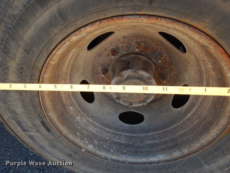 image for item DG6798 2000 Ford F550 Super Duty  utility bed truck