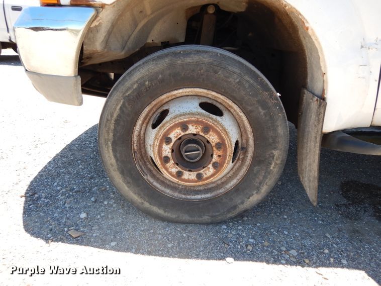 image for item DG6798 2000 Ford F550 Super Duty  utility bed truck