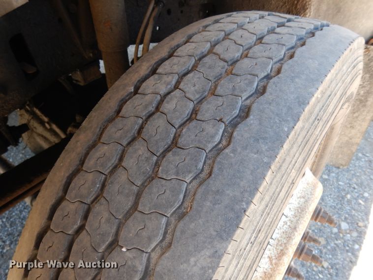 image for item DG6798 2000 Ford F550 Super Duty  utility bed truck