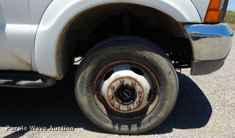 image for item DG6798 2000 Ford F550 Super Duty  utility bed truck