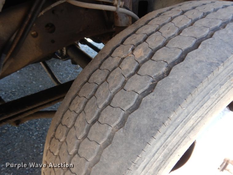 image for item DG6798 2000 Ford F550 Super Duty  utility bed truck