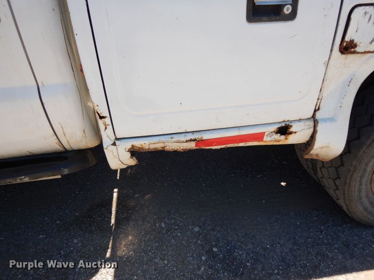 image for item DG6798 2000 Ford F550 Super Duty  utility bed truck