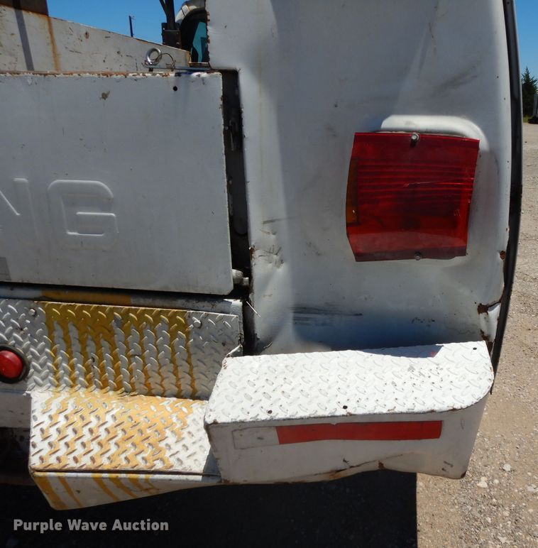 image for item DG6798 2000 Ford F550 Super Duty  utility bed truck