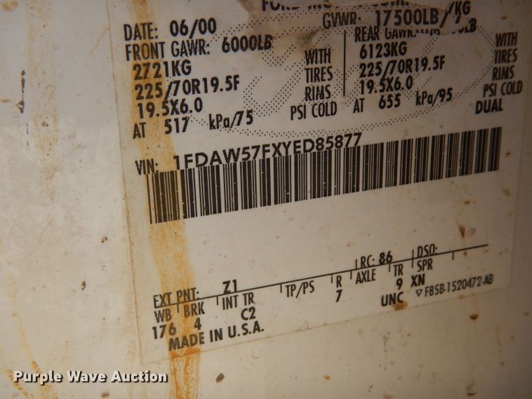 image for item DG6798 2000 Ford F550 Super Duty  utility bed truck