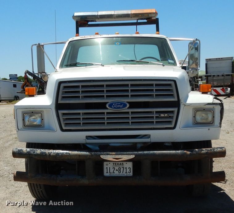 image for item DG6800 1993 Ford F700  flatbed truck