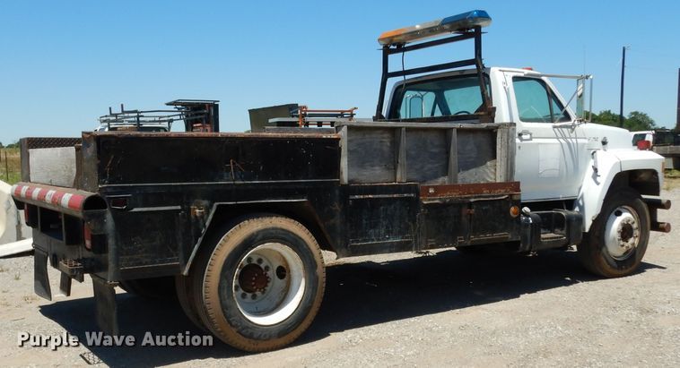 image for item DG6800 1993 Ford F700  flatbed truck