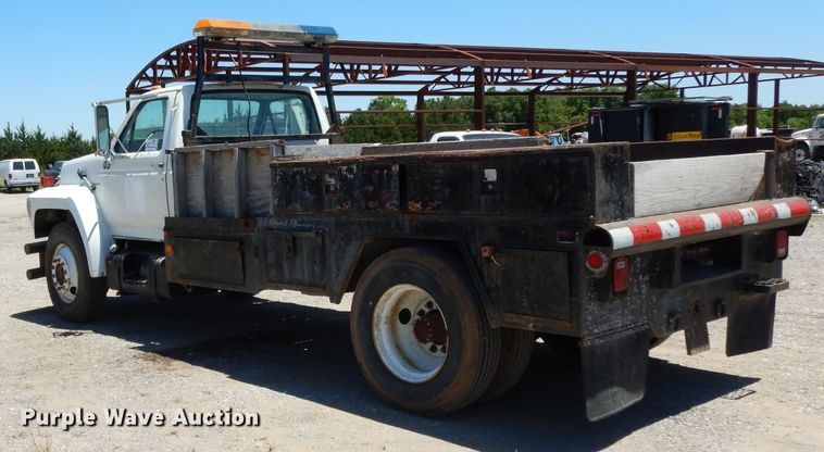 image for item DG6800 1993 Ford F700  flatbed truck