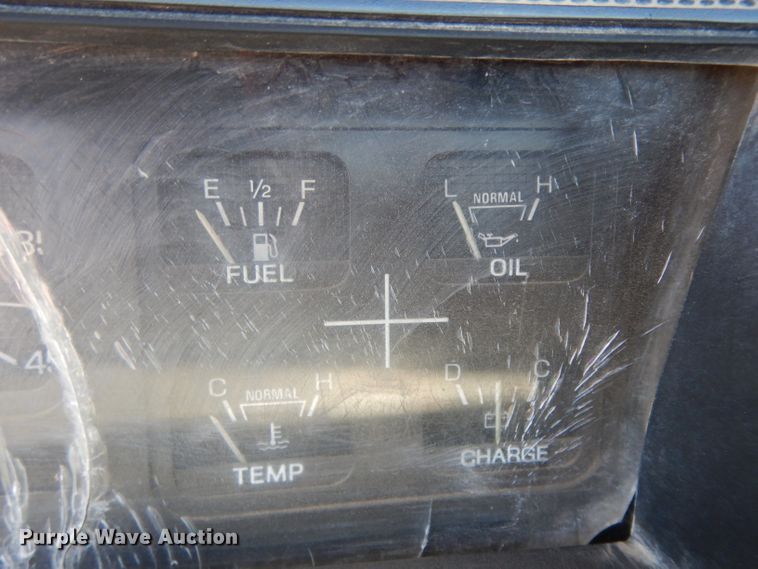 image for item DG6800 1993 Ford F700  flatbed truck