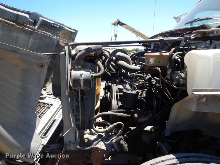 image for item DG6800 1993 Ford F700  flatbed truck