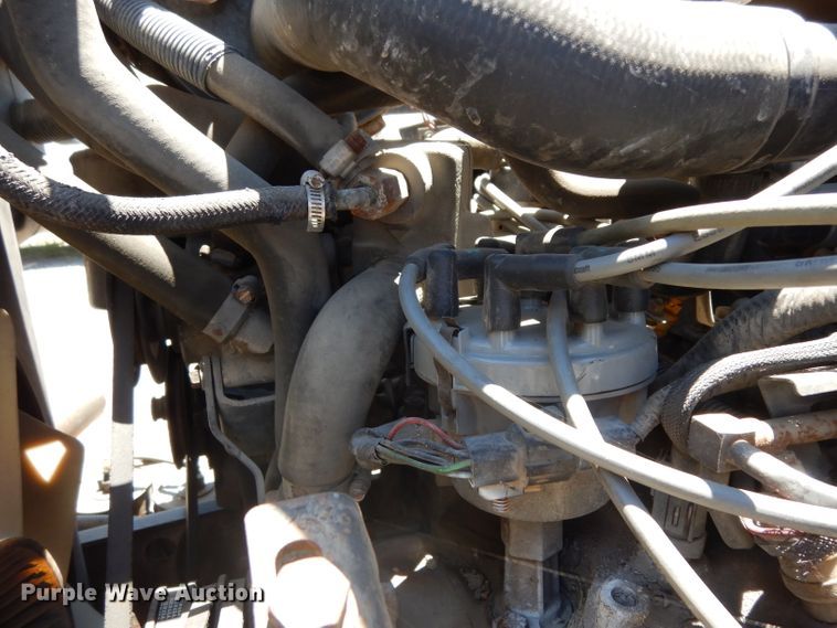 image for item DG6800 1993 Ford F700  flatbed truck