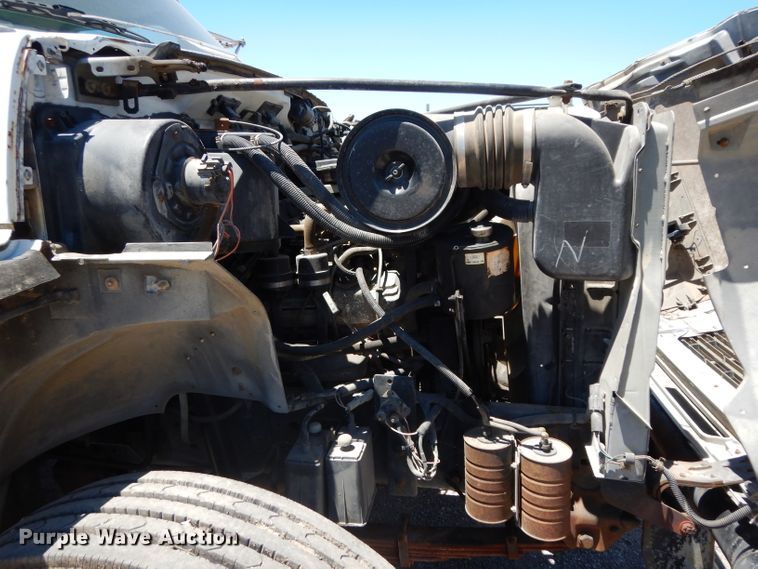 image for item DG6800 1993 Ford F700  flatbed truck