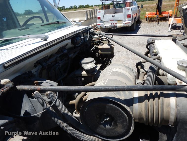 image for item DG6800 1993 Ford F700  flatbed truck