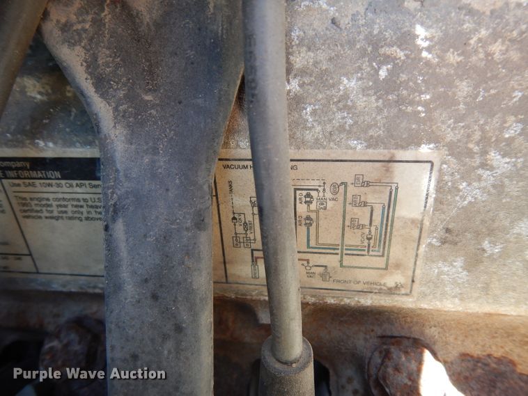 image for item DG6800 1993 Ford F700  flatbed truck