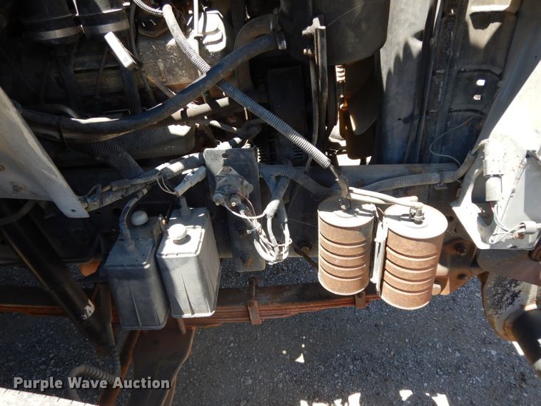 image for item DG6800 1993 Ford F700  flatbed truck