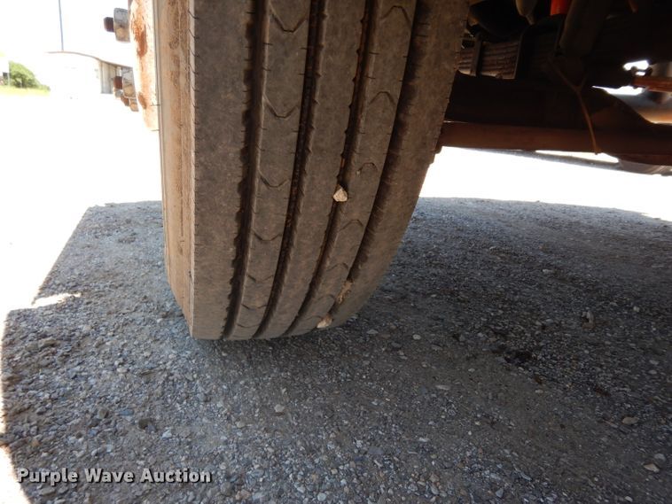 image for item DG6800 1993 Ford F700  flatbed truck