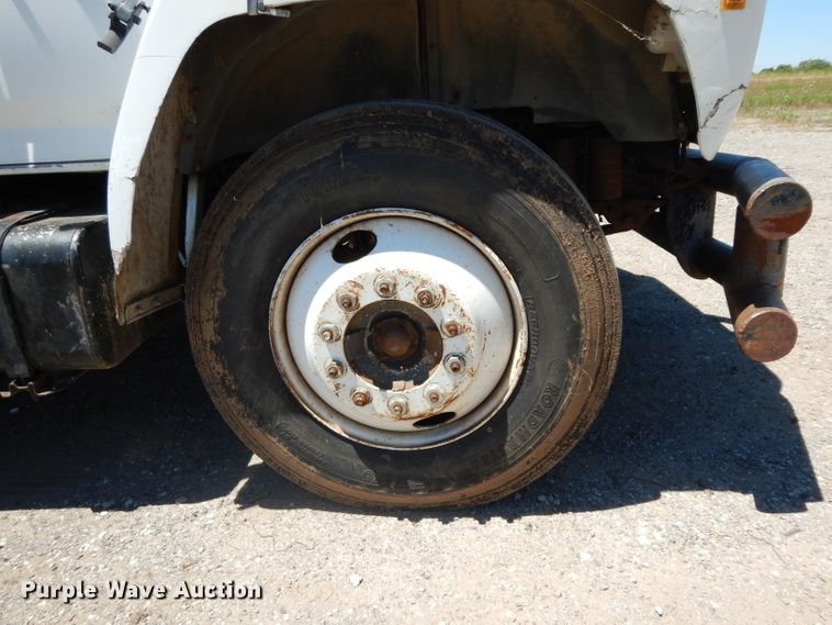 image for item DG6800 1993 Ford F700  flatbed truck