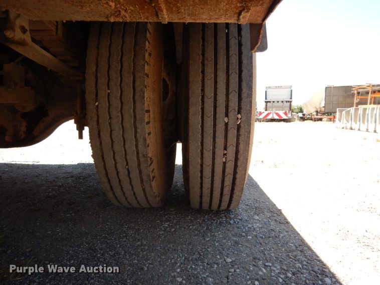 image for item DG6800 1993 Ford F700  flatbed truck