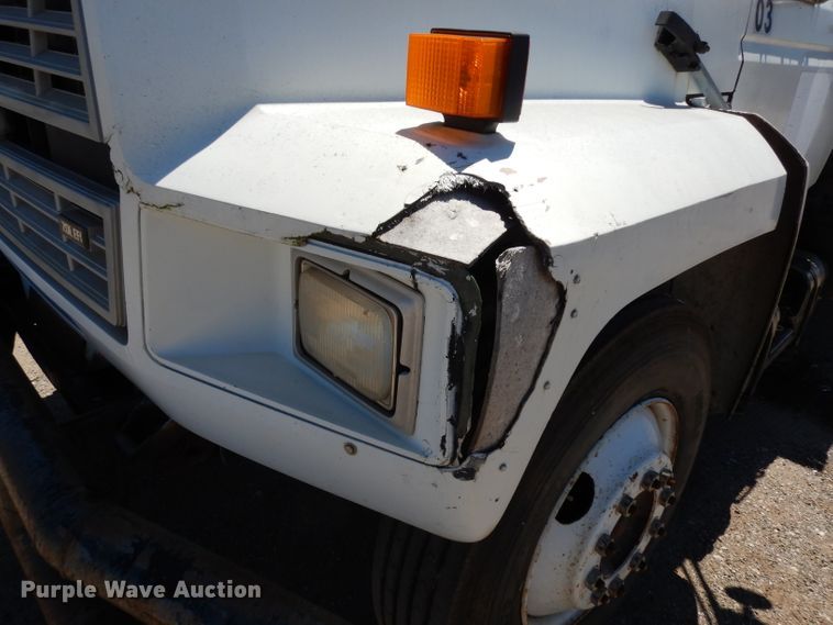 image for item DG6800 1993 Ford F700  flatbed truck