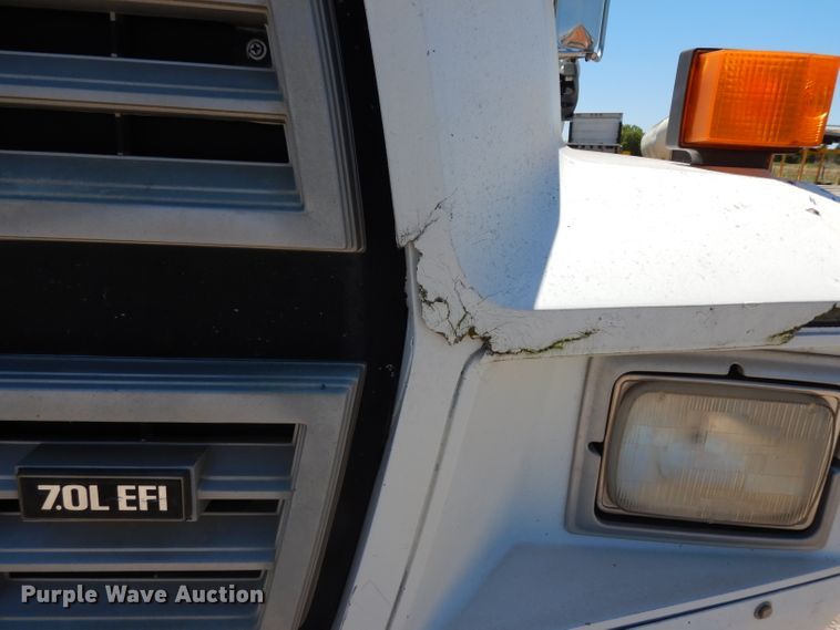 image for item DG6800 1993 Ford F700  flatbed truck