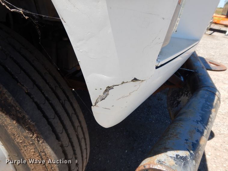 image for item DG6800 1993 Ford F700  flatbed truck