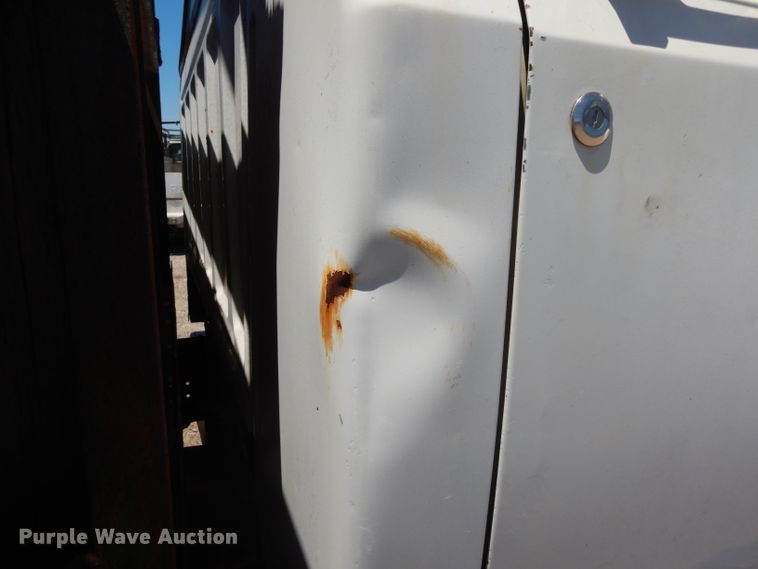 image for item DG6800 1993 Ford F700  flatbed truck